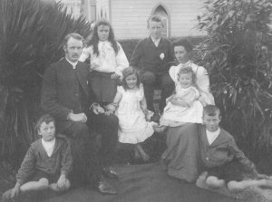 Mid and Anna Ryburn's Family, 1907